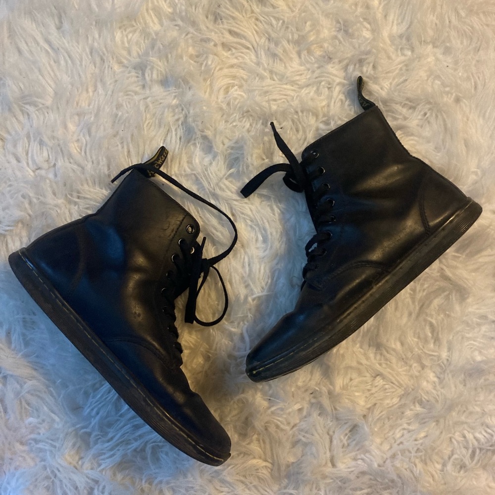 Mens Sz 10 Doc Marten soft leather boot